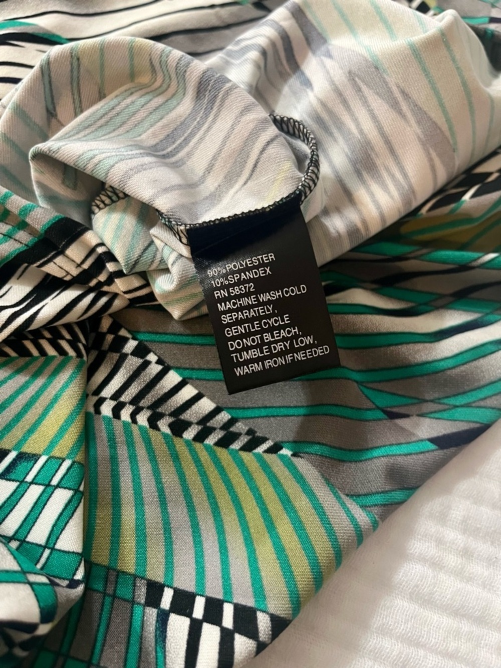 Multicolor Geometric V‑Neck Midi Dress - Large - Picture 3 of 5